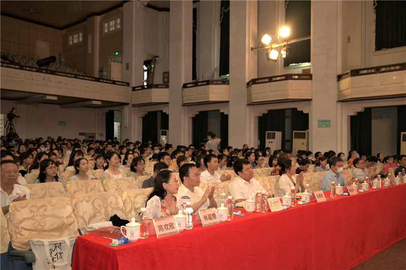 2前排就座出席的領(lǐng)導、嘉賓.jpg