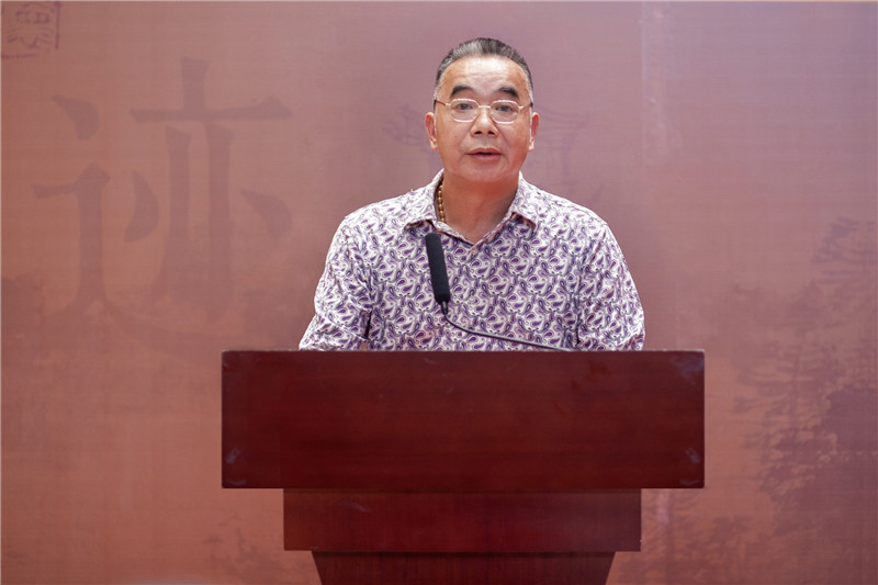 3廣西美術(shù)家協(xié)會(huì )副主席、桂林市美術(shù)家協(xié)會(huì )主席張賢宣讀賀信.jpg