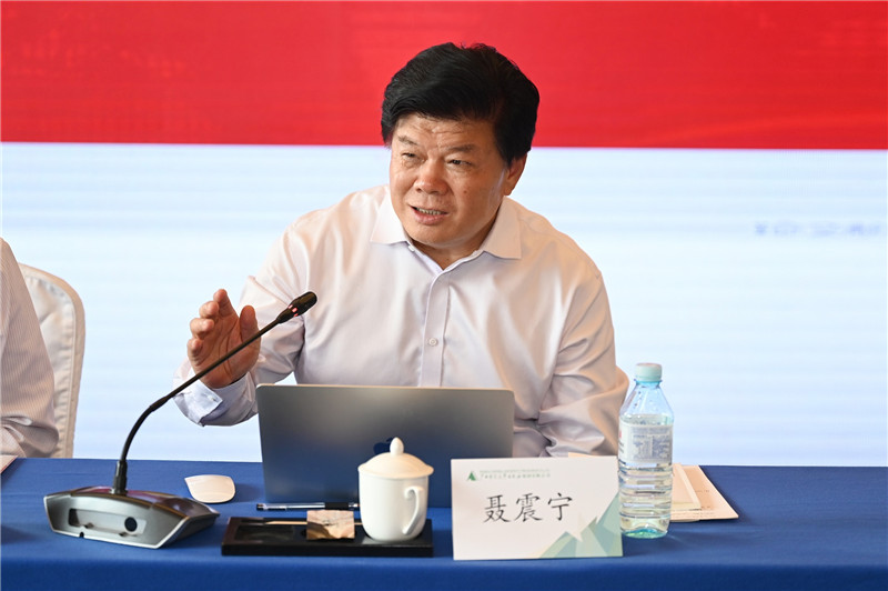 06 韜奮基金會(huì )理事長(cháng)、中國出版協(xié)會(huì )副理事長(cháng)聶震寧作主旨演講（李顯楊 攝）.jpg