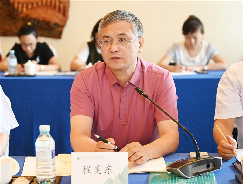 13 北京大學(xué)中共黨史研究中心常務(wù)副主任、北京大學(xué)馬克思主義學(xué)院教授程美東作專(zhuān)題發(fā)言（李顯楊 攝）.jpg