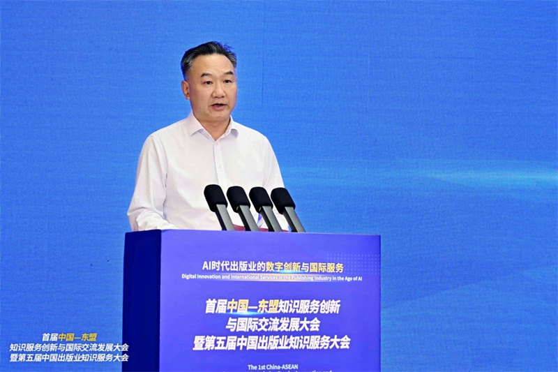 廣西壯族自治區黨委宣傳部副部長(cháng)、新聞出版局和版權局局長(cháng)王曉華致辭.jpg