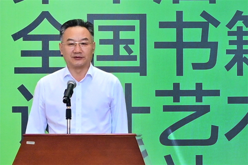 廣西壯族自治區黨委宣傳部副部長(cháng)、廣西壯族自治區新聞出版局（自治區版權局）局長(cháng)王曉華宣布展覽開(kāi)幕.jpg