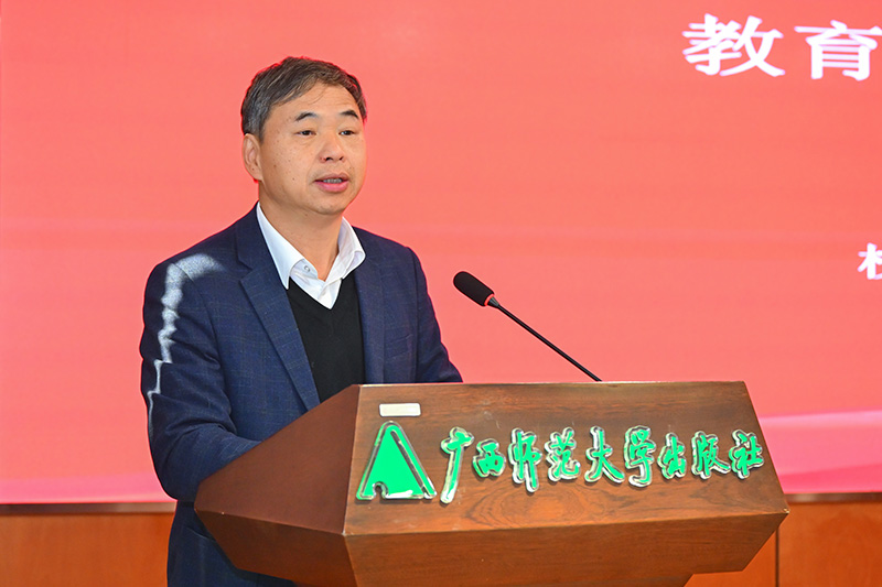 5.校黨委常委、副校長(cháng)黃文韜代表教育組作總結發(fā)言.jpg