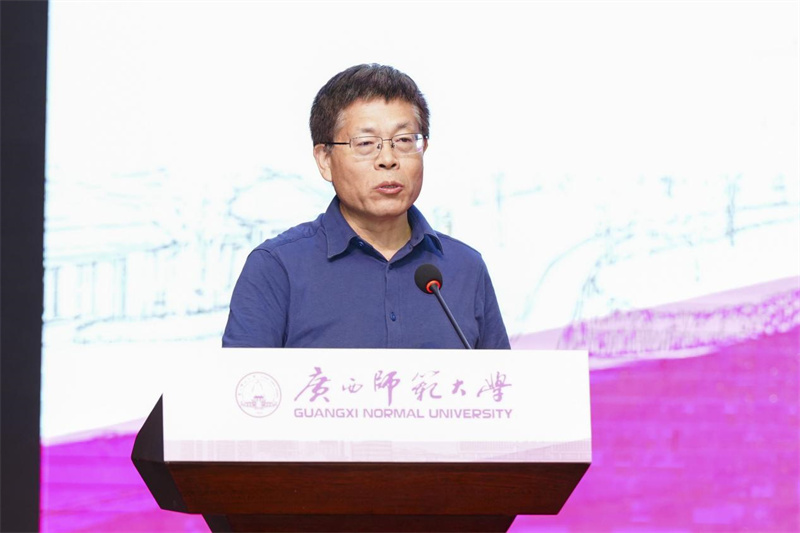 全國出版專(zhuān)業(yè)學(xué)位研究生教育指導委員會(huì )副主任、南京大學(xué)出版研究院常務(wù)副院長(cháng)張志強致辭.jpg