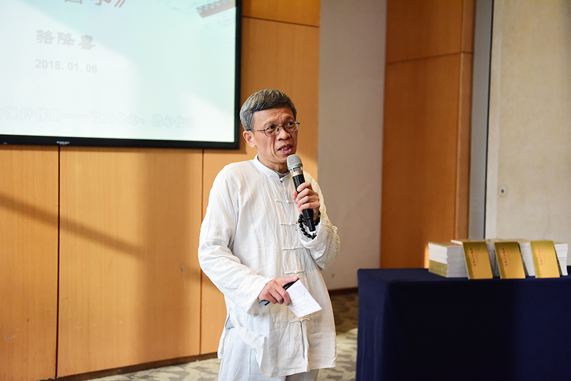 《思考文化醫學(xué)》作者，資深外科醫生、桂林醫學(xué)院解剖教研室老師駱降喜（李顯楊攝）.JPG