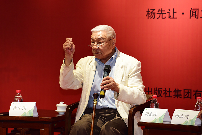 中央美術(shù)學(xué)院教授、徐悲鴻學(xué)生、《徐悲鴻》作者楊先讓談恩師（李顯楊攝）.JPG
