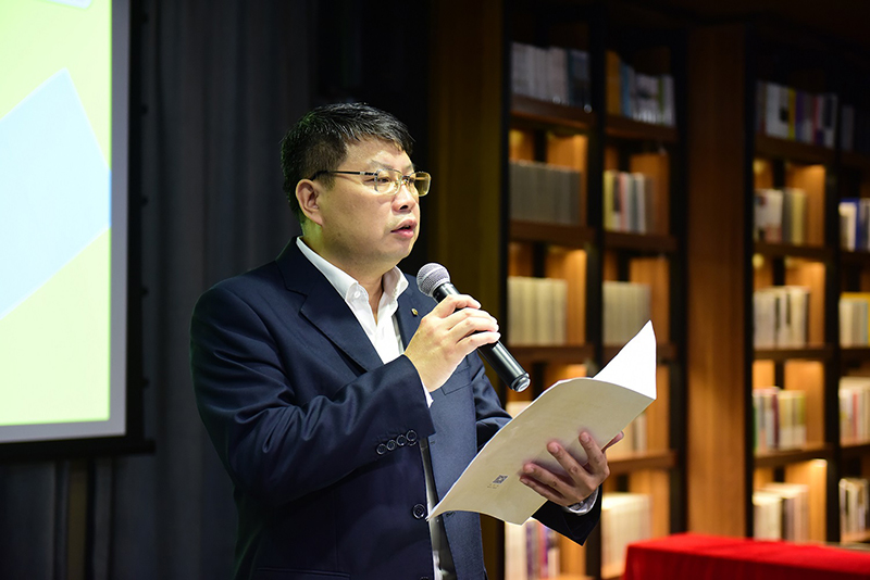 廣西師范大學(xué)出版社集團有限公司黨委書(shū)記、董事長(cháng)張藝兵致辭（李顯楊 攝）.jpg