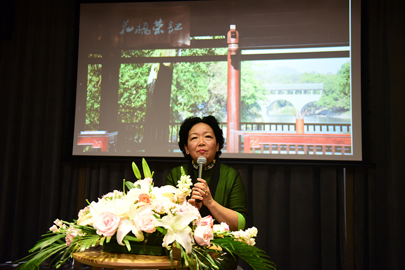 《新三屆致新生》作者之一，廣西師范大學(xué)王枬教授分享《花橋榮記》背后的故事（李顯楊 攝）.jpg