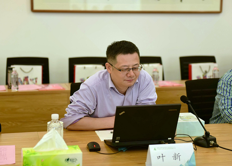 季羨林研究專(zhuān)家，北京印刷學(xué)院新聞出版學(xué)院編輯出版系教授、博士，中國編輯學(xué)會(huì )理事葉新發(fā)言（廖茹畫(huà)攝）.jpg