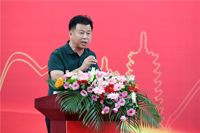 中國美術(shù)發(fā)行專(zhuān)業(yè)委員會(huì )第五屆委員會(huì )副主任委員、福建美術(shù)出版社社長(cháng)兼總編輯郭武致辭 李顯楊 攝.JPG