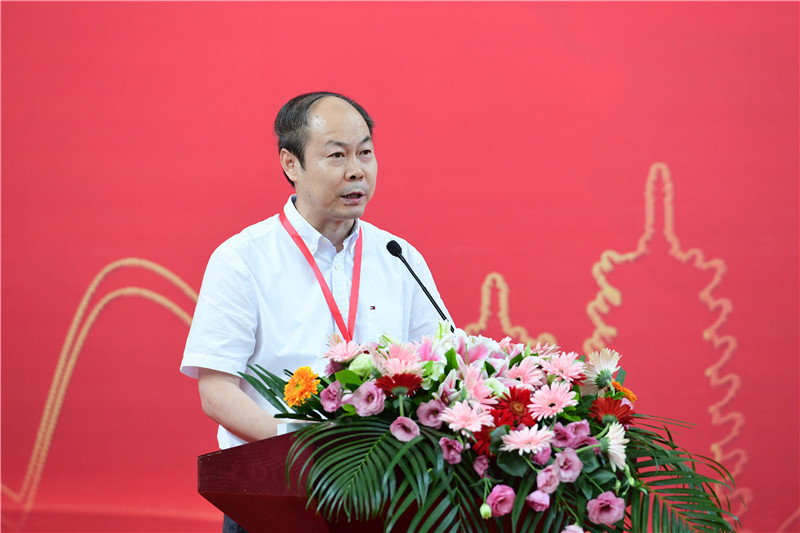 中國出版協(xié)會(huì )常務(wù)理事、陜西師大出版社董事長(cháng)兼社長(cháng)劉東風(fēng)致辭 李顯楊 攝.JPG