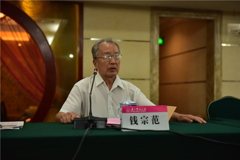 廣西師范大學(xué)歷史文化與旅游學(xué)院教授、《廣西通史》第六卷清代卷（1644—1840）負責人錢(qián)宗范發(fā)言（郭倩 攝）.JPG