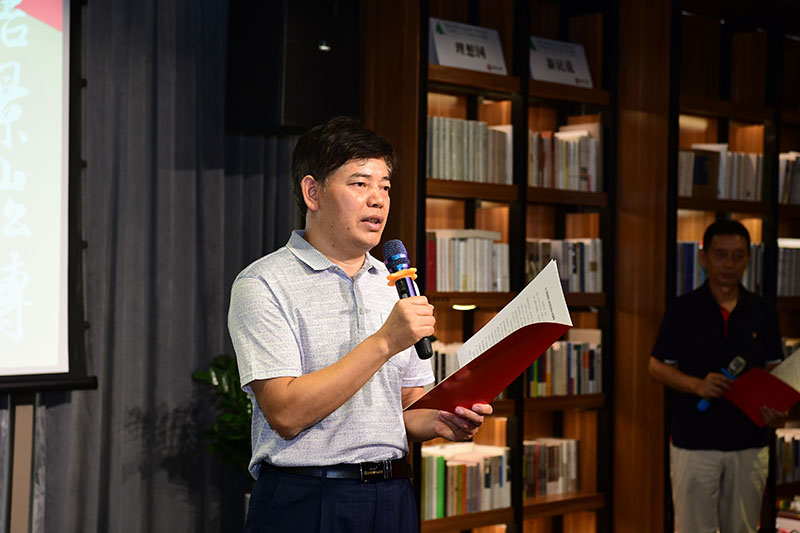 廣西師范大學(xué)校黨委常委、紀委書(shū)記莫坷致辭（李顯楊攝）.JPG