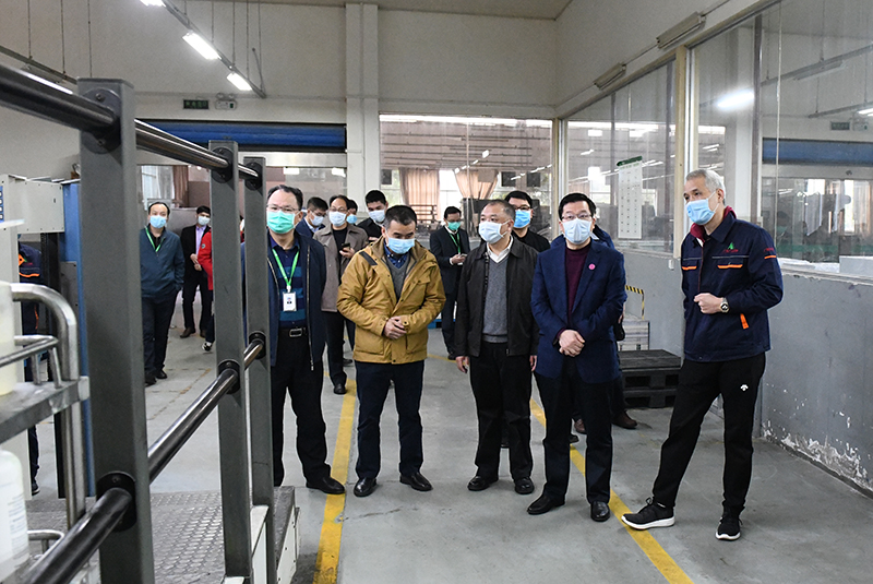 到出版社集團廣大印務(wù)公司印刷車(chē)間、裝訂車(chē)間查看02.jpg