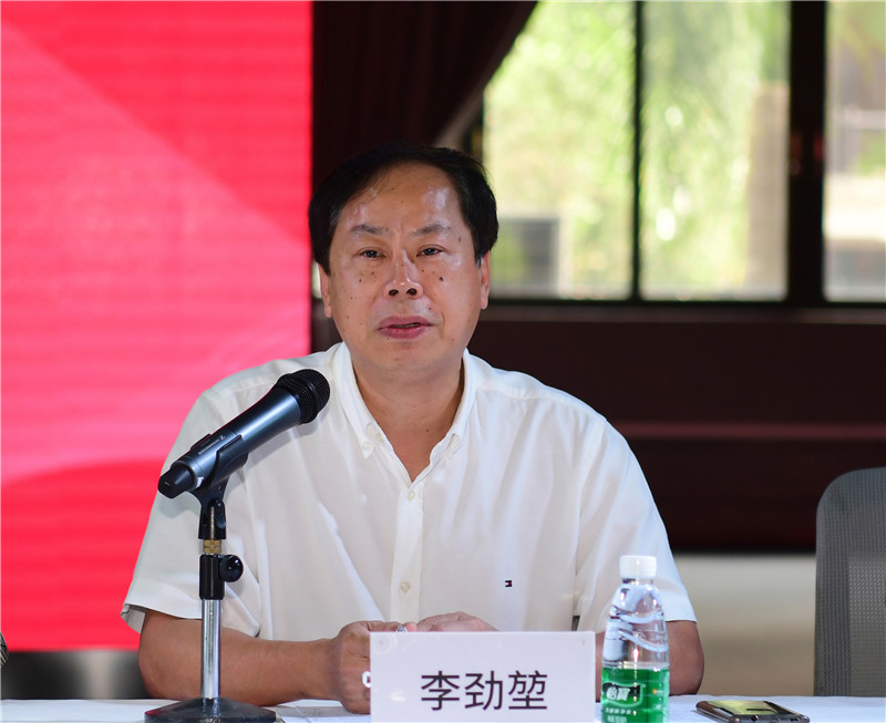 2中國美術(shù)家協(xié)會(huì )副主席、廣東省文聯(lián)主席、廣東省美術(shù)家協(xié)會(huì )主席、廣州美術(shù)學(xué)院院長(cháng)李勁堃致辭（秦念 攝）.JPG